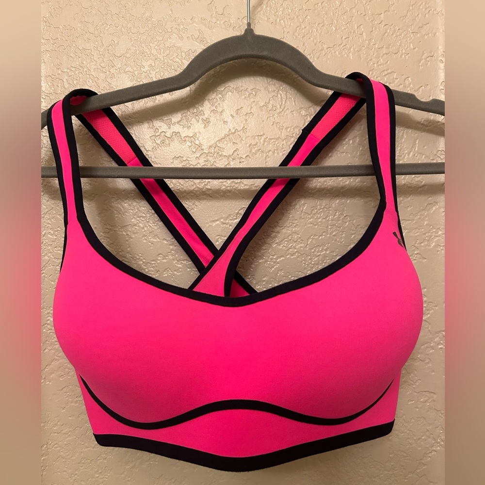 Under Armor Preloved Padded Sports Bra Size 38B